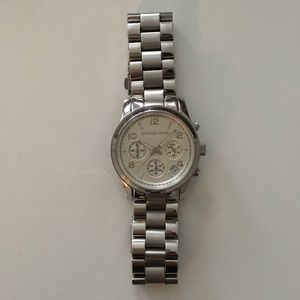 Michael KORS Oversized Watch